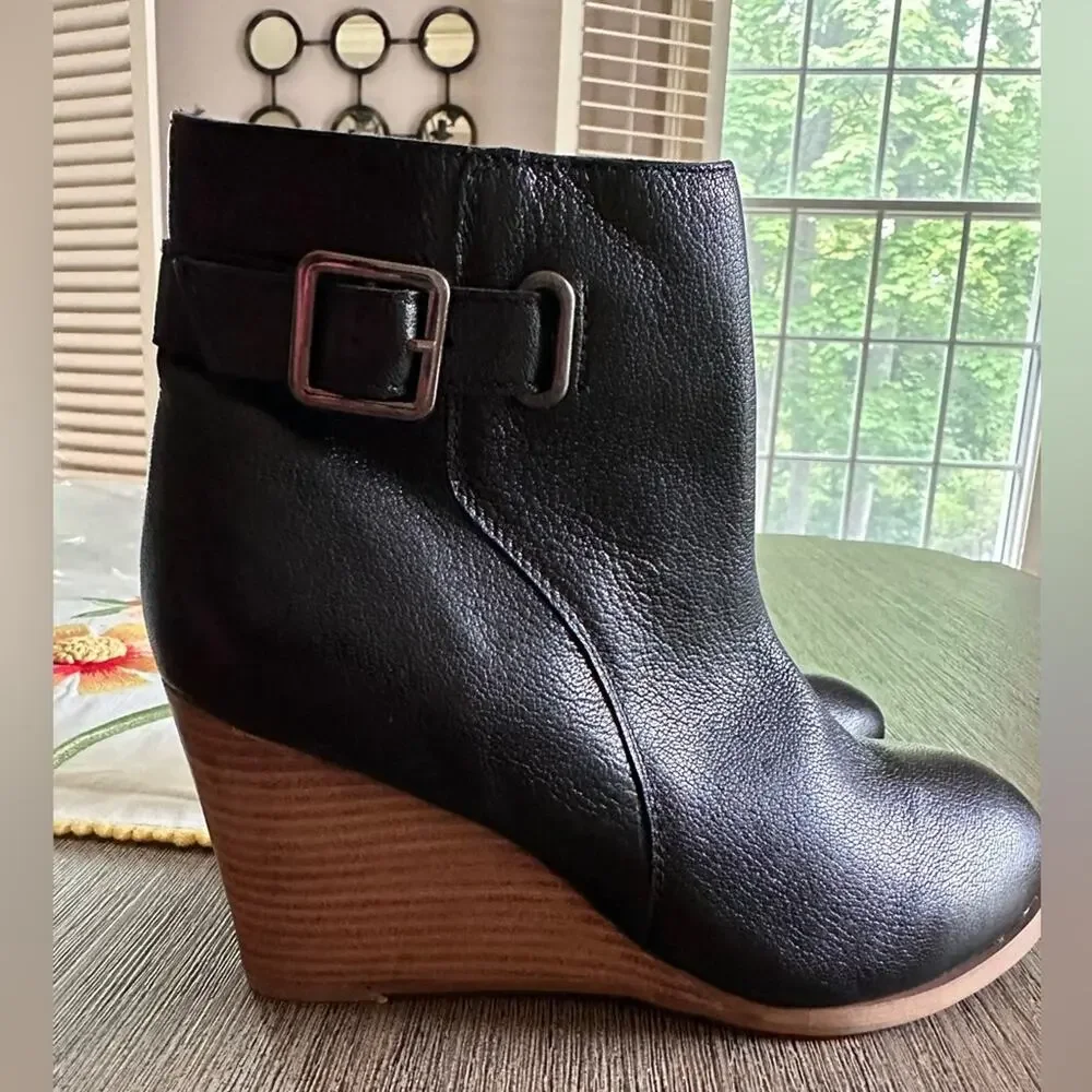 Diba Black Leather Wedge Ankle Boots with Buckle – Size 7.5 Nwt